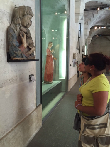 A fellow student describes a sculpture to Kelsey Oslan in The Louvre.