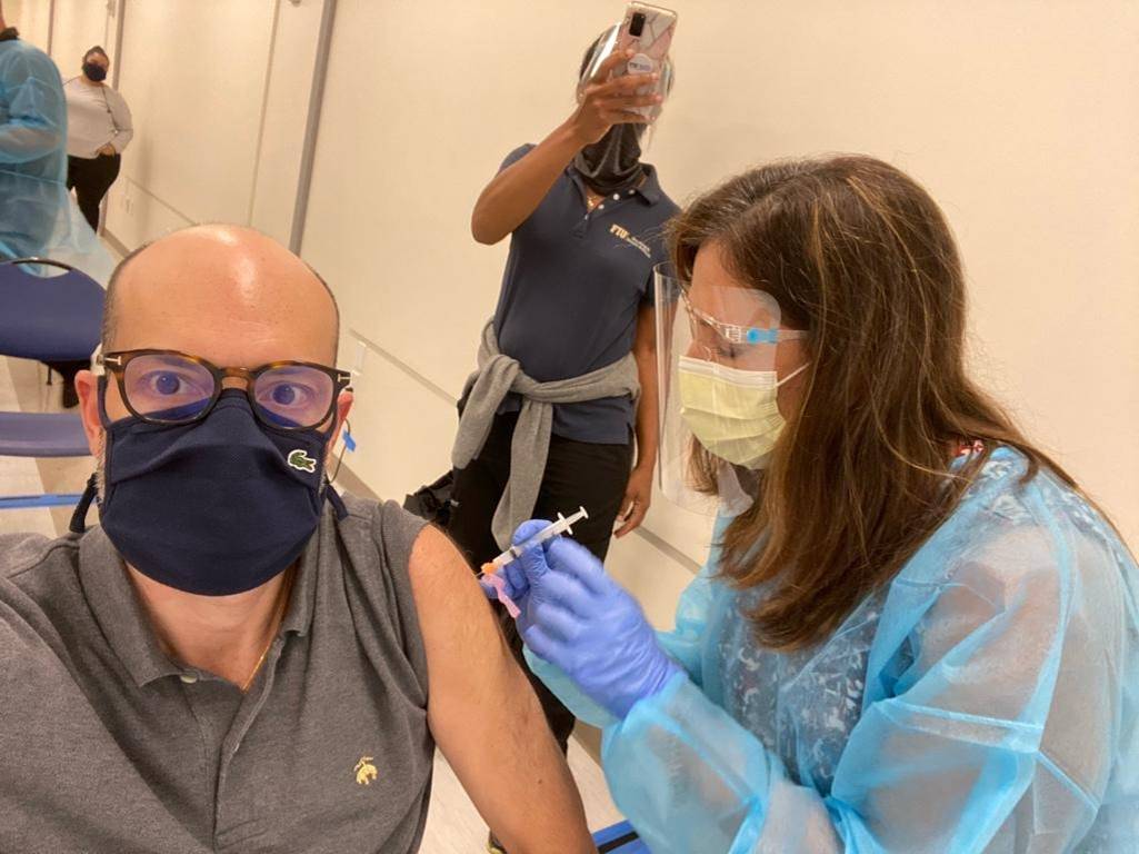 FIU starts COVID 19 vaccinations FIU News Florida