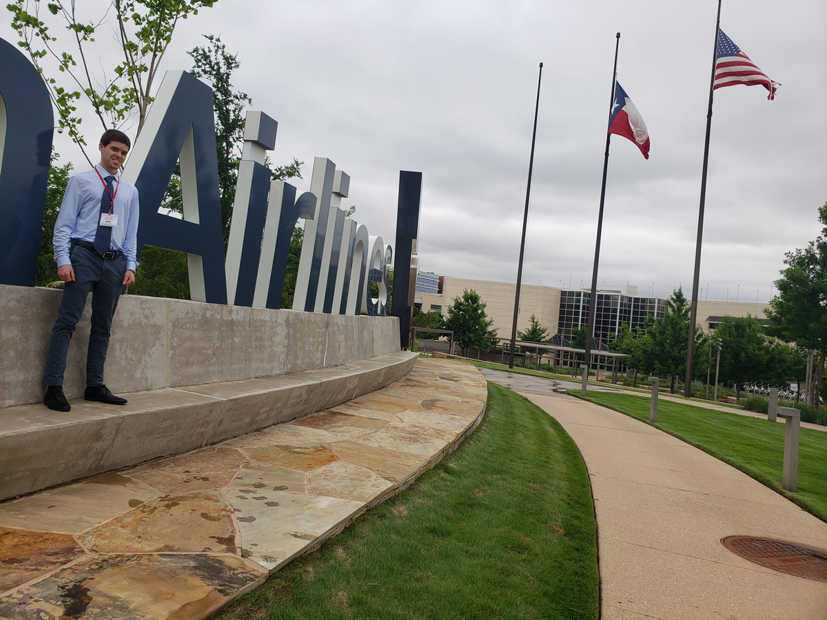 Student at American Airlines' headquarters
