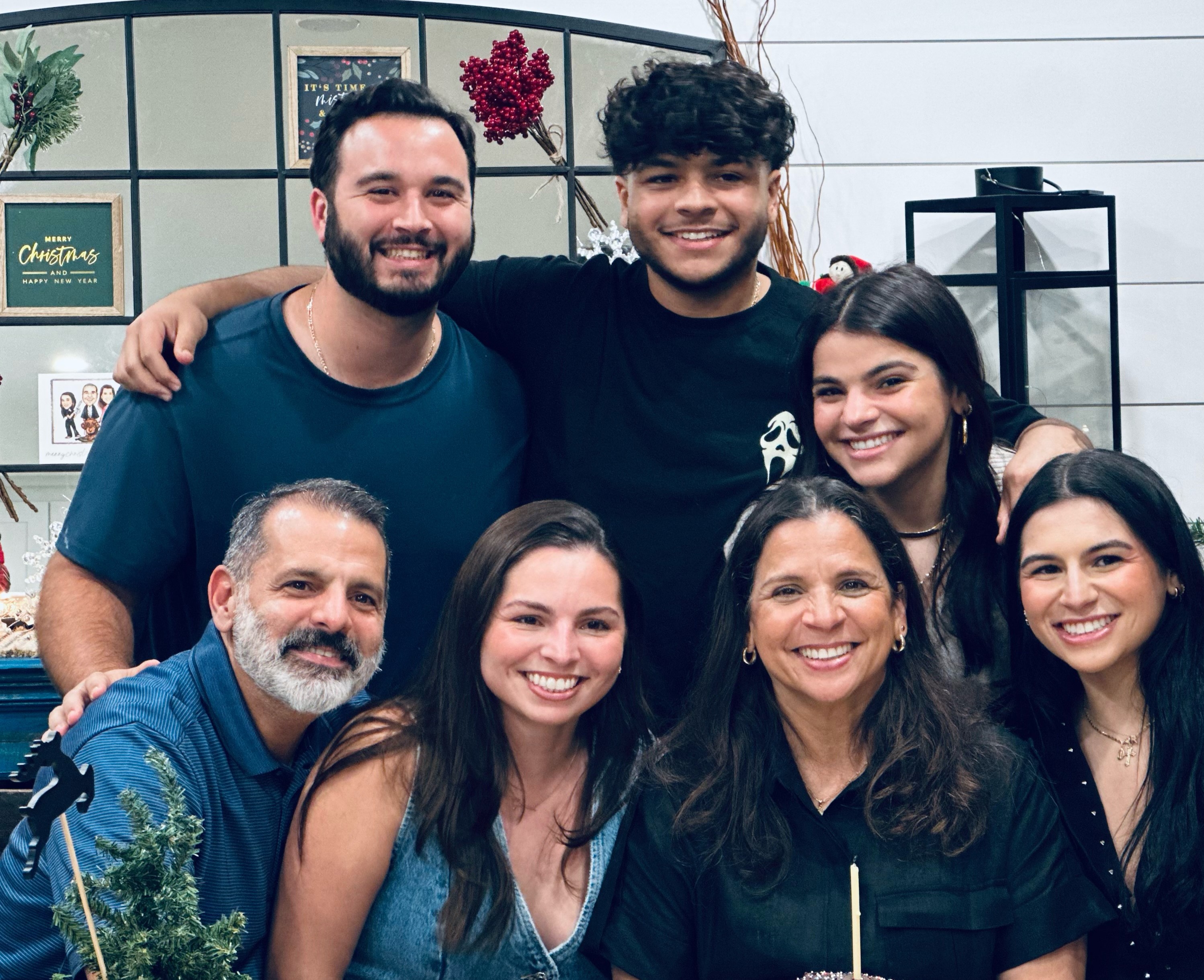 Gabriela Trueba and her family, all of whom are FIU alumni