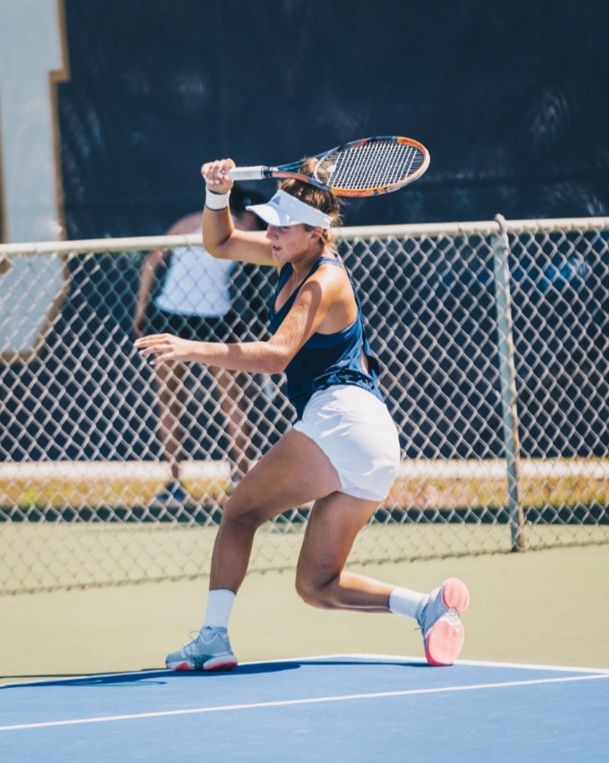 Maryna Veksler on the court