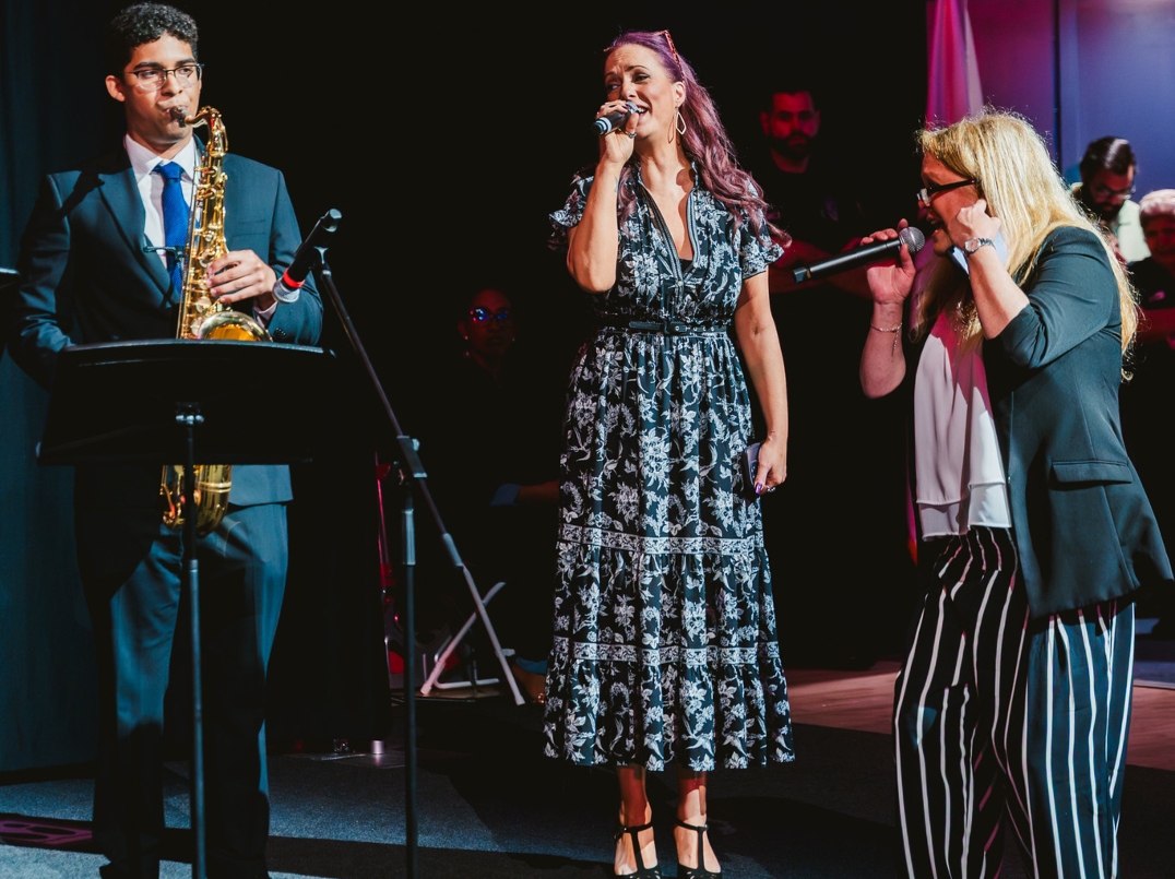 Willy Chirino's daughter serenade him during commencement