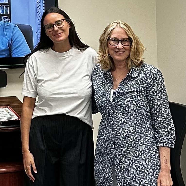Maria Bazo Perez with professor Leslie Frazier.