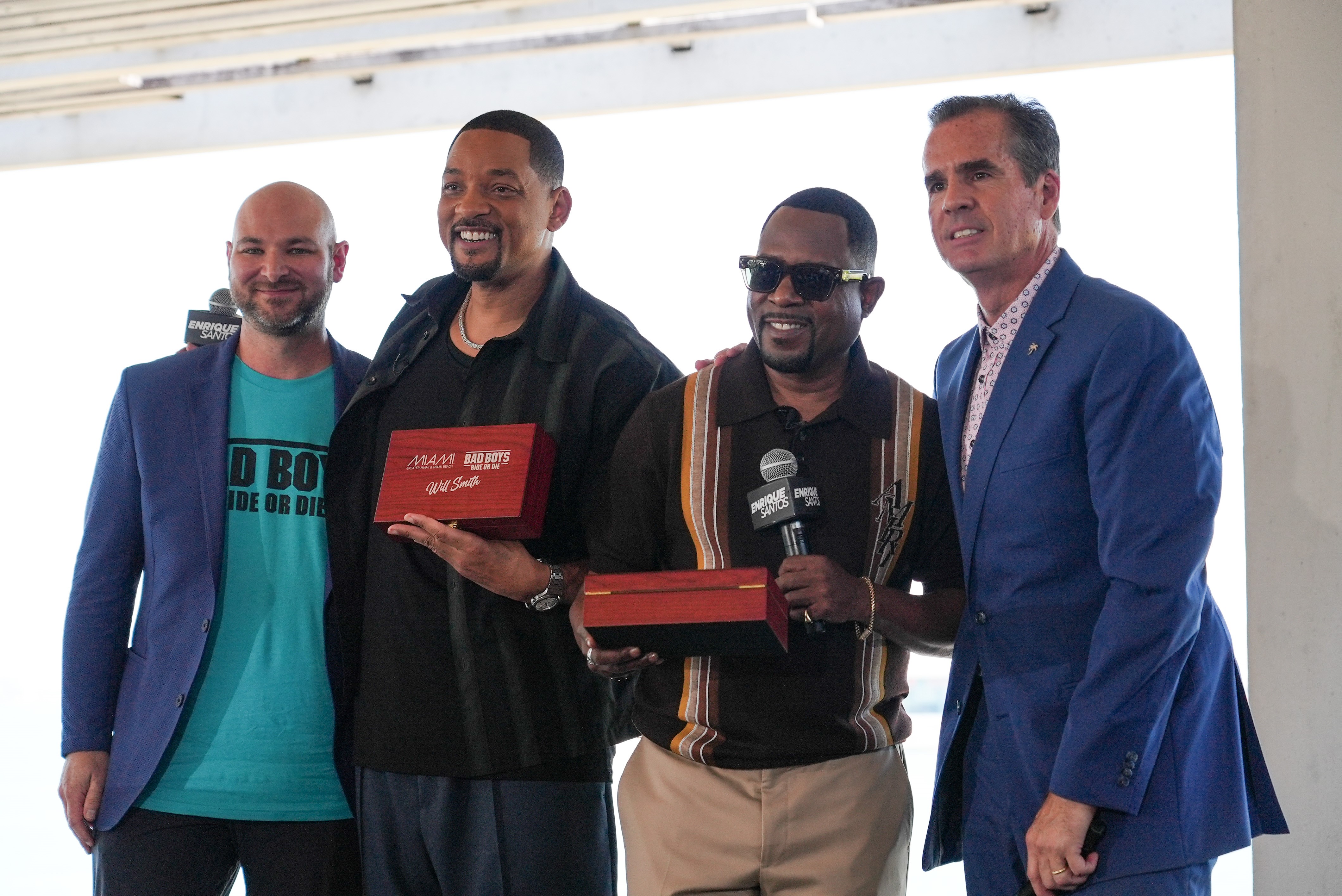 Mathew Ratner with Will Smith and Martin Lawrence at a press conference.