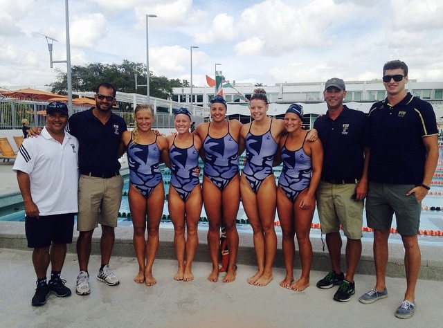 Johanna Gustafsdottir and swim team at FIU